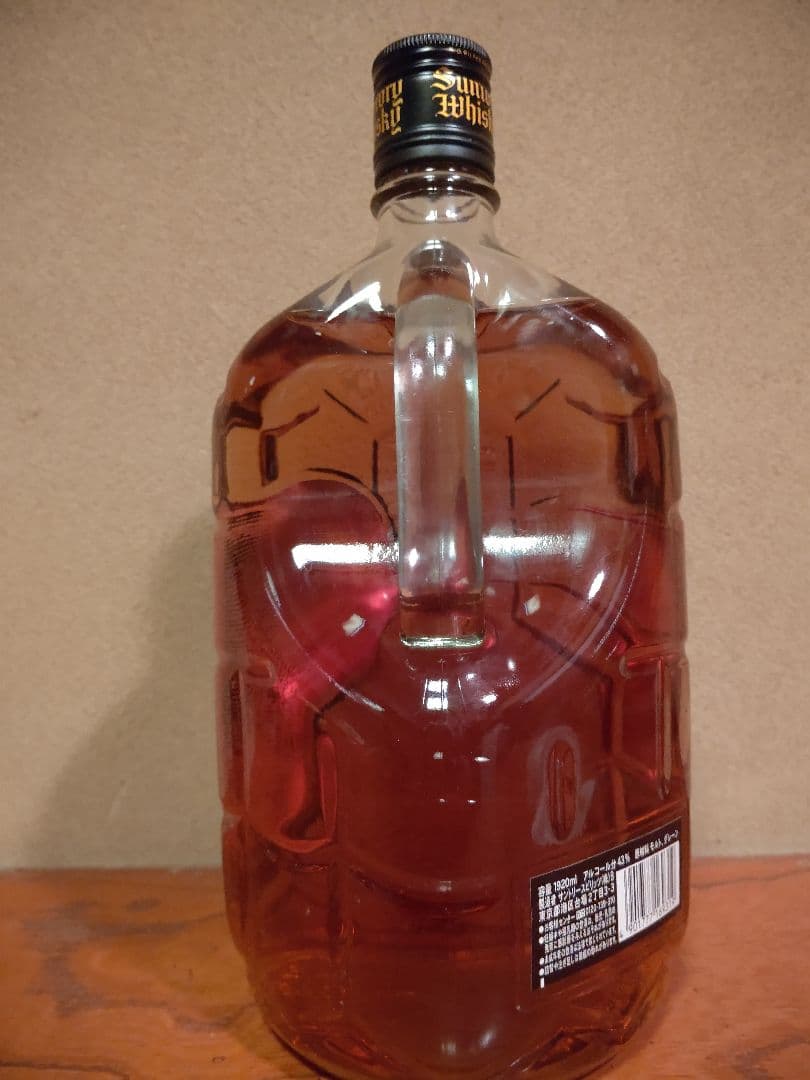 サントリーウイスキー 取っ手付き ガラス ボトル 角瓶 黒角 1920ml終売