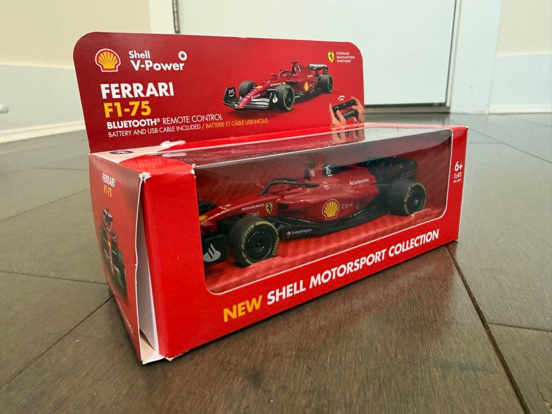 【新品】Ferrari F1-75 Bluetooth ラジコン　ミニカー