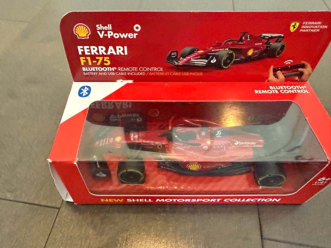 【新品】Ferrari F1-75 Bluetooth ラジコン　ミニカー