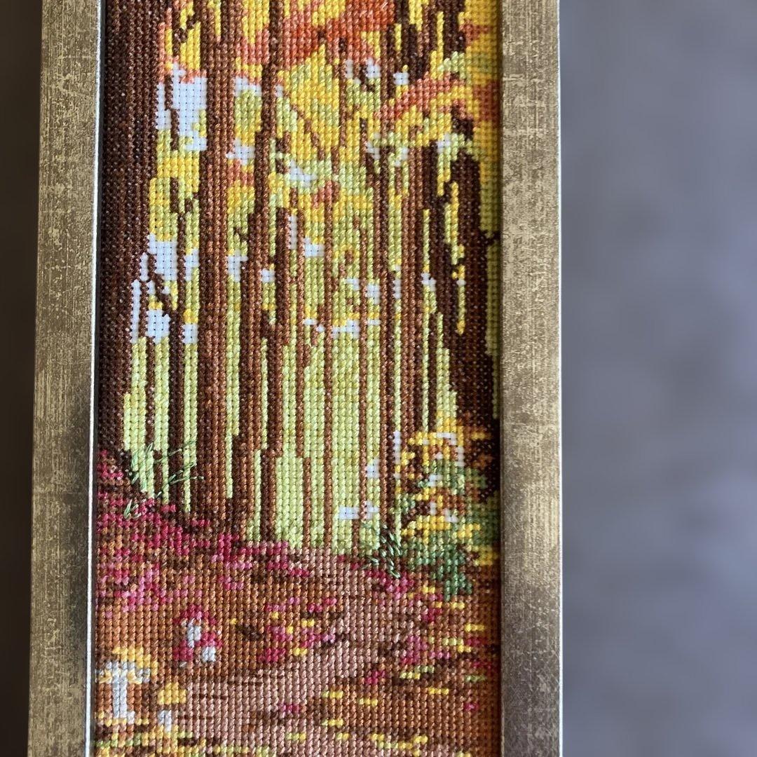 ホビーラホビーレクロスステッチ　森の中へ　完成品