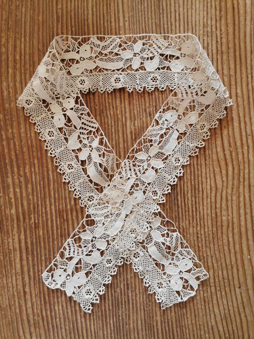 アンティーク ポワンドヴェニス 菫の花 クロシェ編みの桜草 ロング飾り