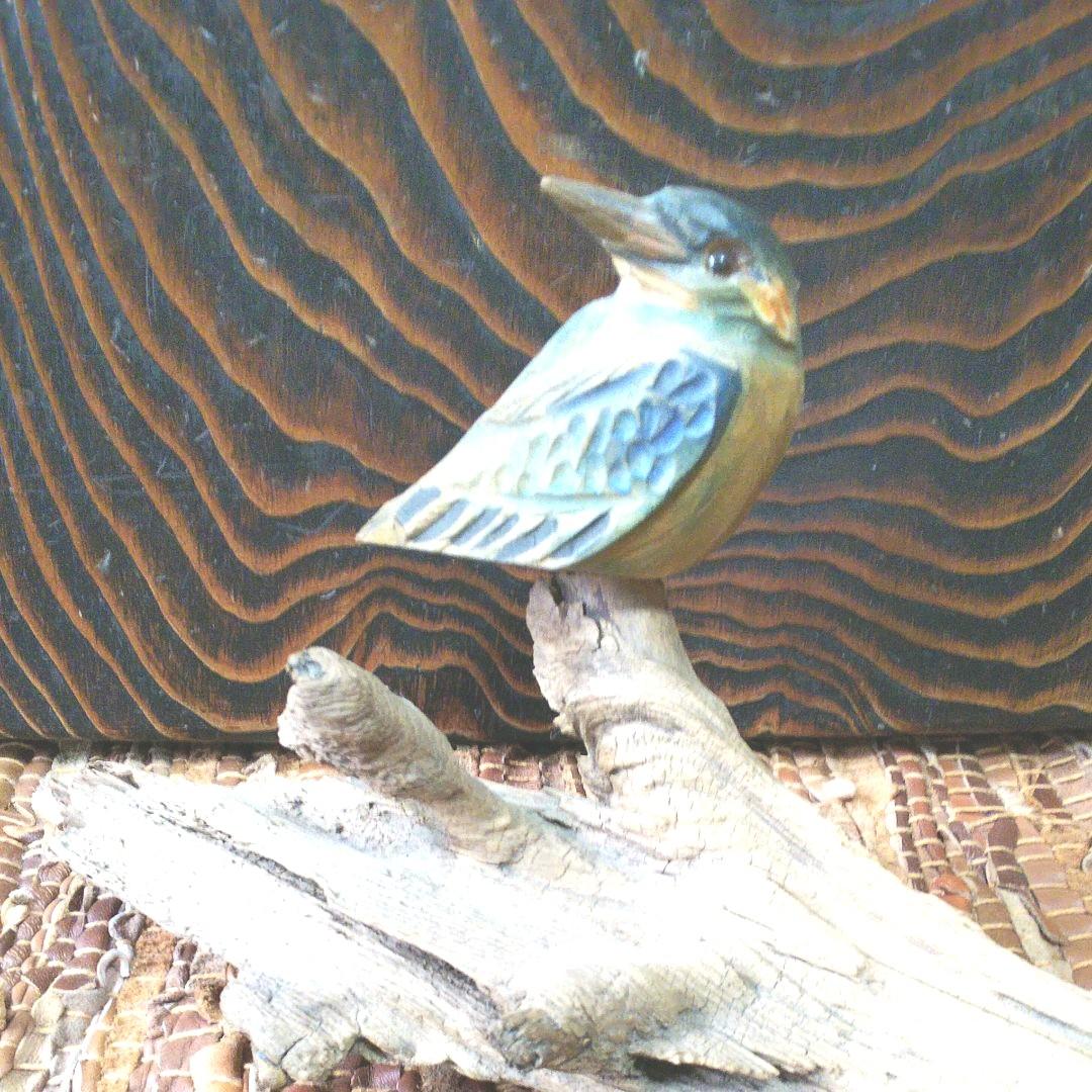 天然木木彫りつがいのカワセミ