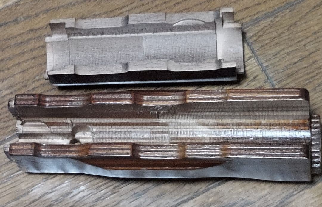 マルイAKMガスブロ SVOBODAウッドハンドガード&ストック スリング付き。