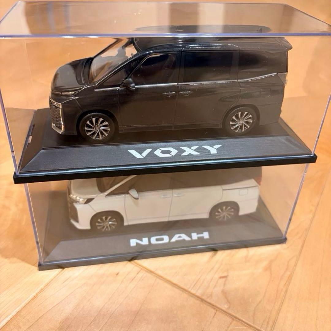 トヨタ カラーサンプル ミニカー ヴォクシー ノア 90 非売品ミニカー セット 新型 ヴォクシー 90 ホワイト&ブラック 2台セットトヨタ カラー