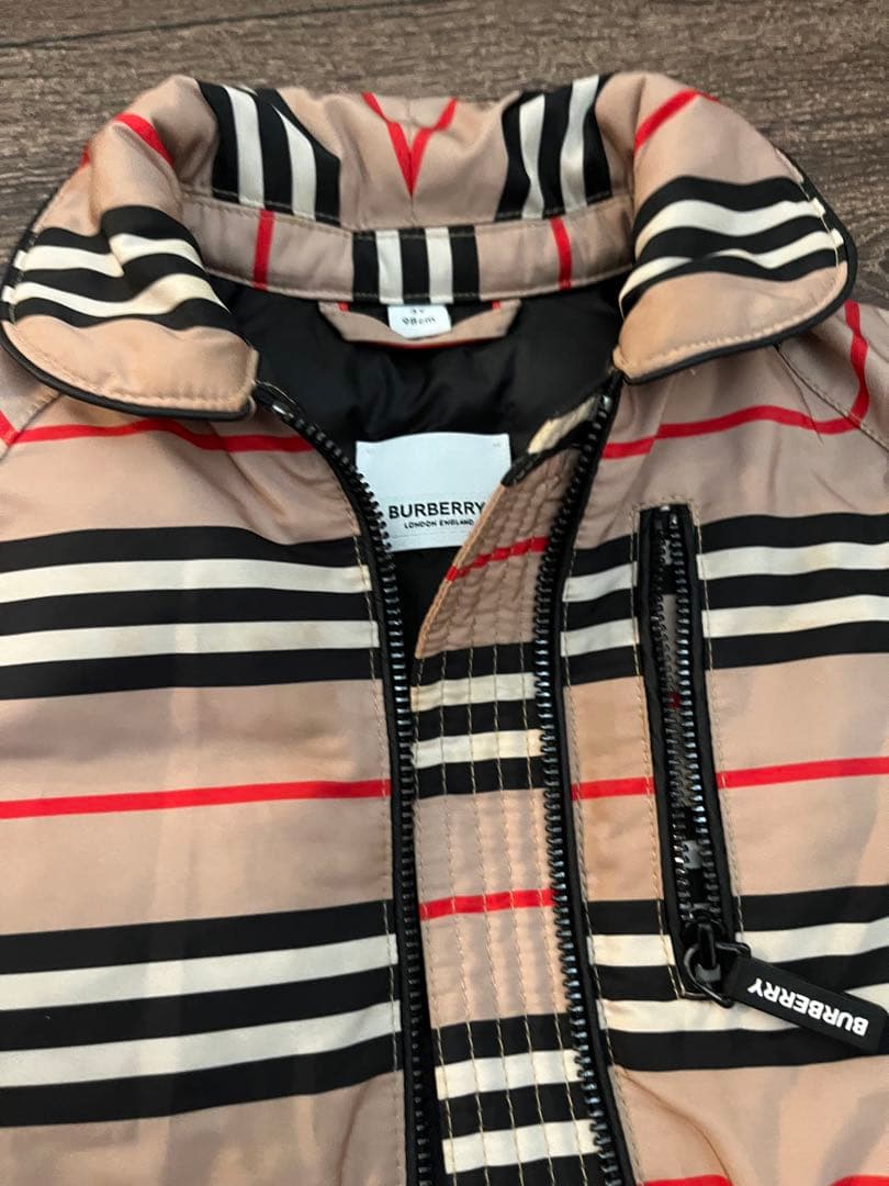 BURBERRY ダウンジャケット　98㎝　3y