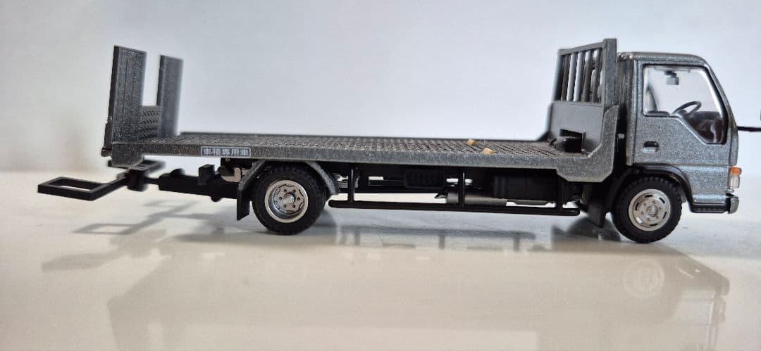 いすゞ ELF（エルフ）積載車　1/64 ミニカー