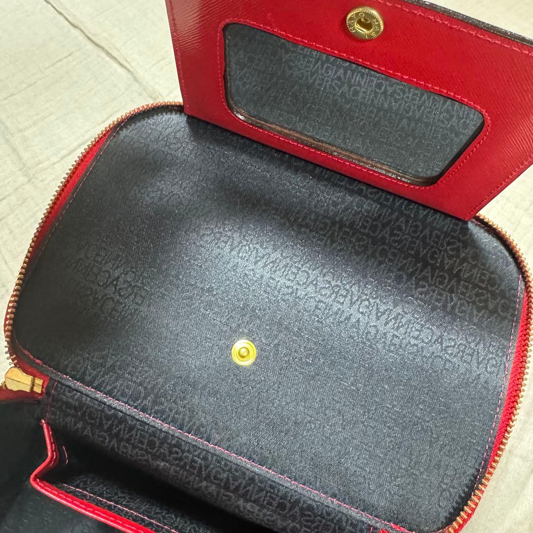 美品 VERSACE レザー バニティバッグ 赤　ファスナー チャーム 太陽
