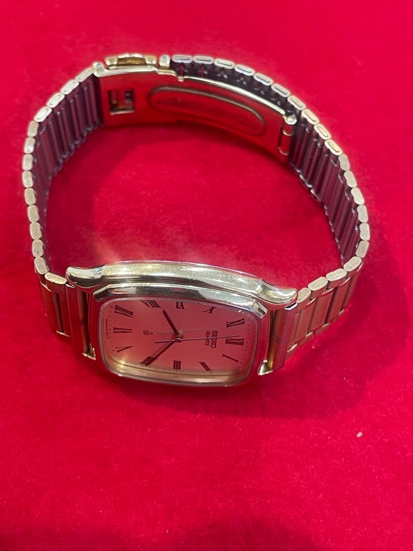 ビンテージSEIKO クォーツ 腕時計 スクエア型クラシカルデザイン