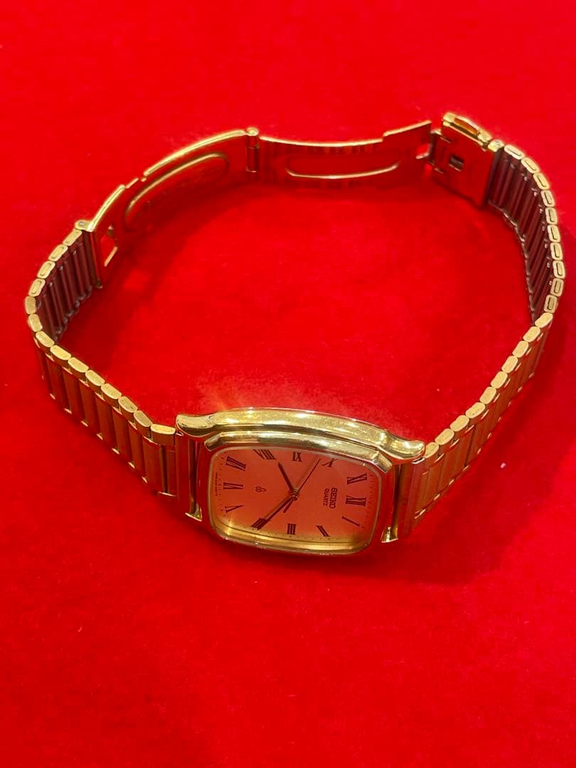 ビンテージSEIKO クォーツ 腕時計 スクエア型クラシカルデザイン