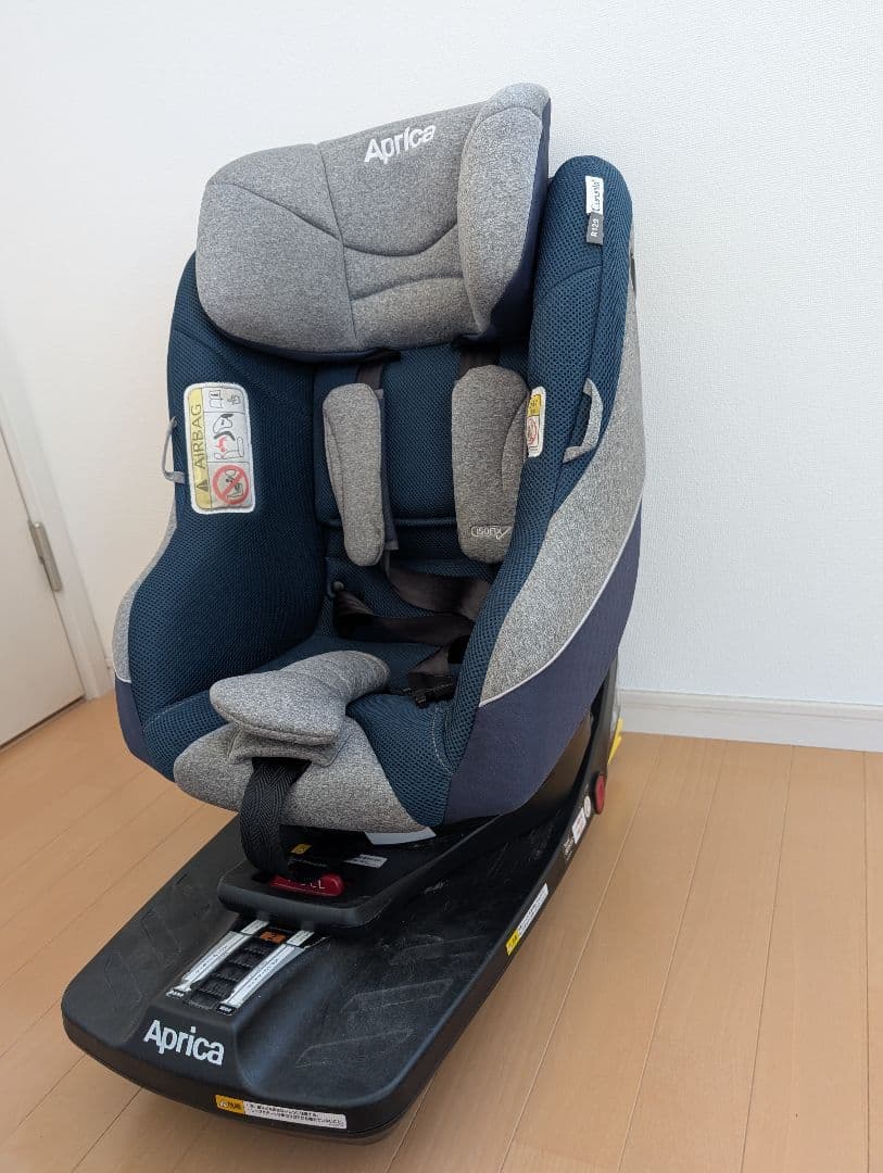 Aprica 車用チャイルドシート グレー・ネイビー