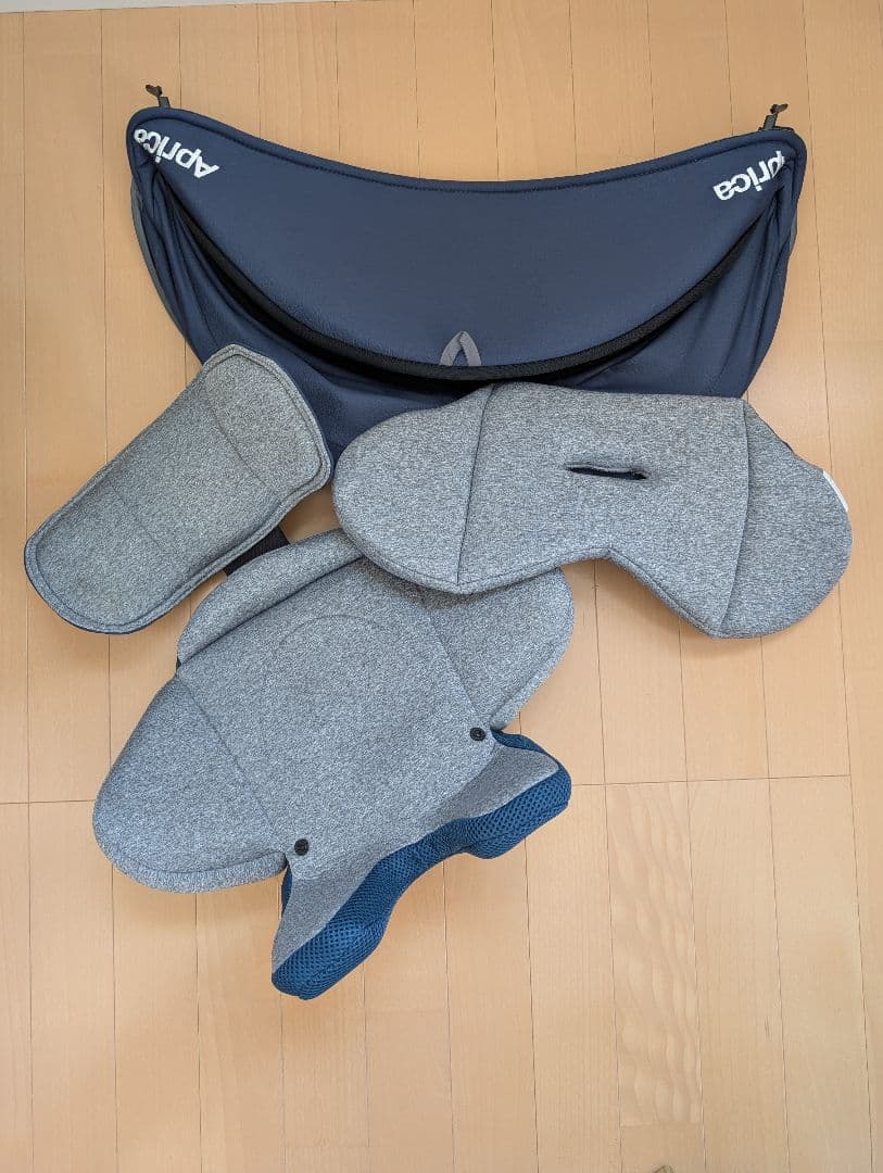 Aprica 車用チャイルドシート グレー・ネイビー