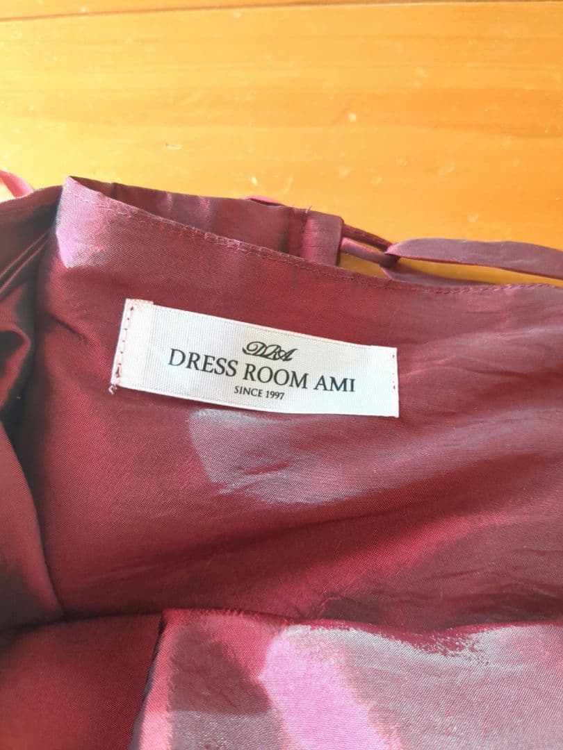 お値下げ中 ドレスルームアミ バーガンディ ビーズ装飾 ロングドレス