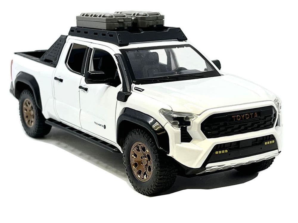 ミニカー TOYOTA TACOMA TRAILHUNTER (WHITE)