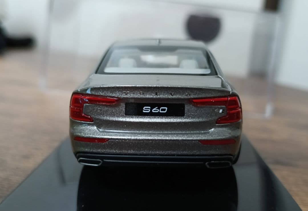 ボルボ特注 ノレブ 1/43 ボルボ S60 Pebble Greyケース付き