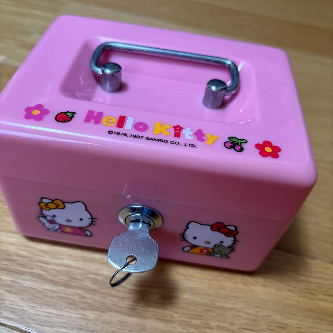 平成レトロ ハローキティ 鍵付き貯金箱 小物入れ - メルカリ