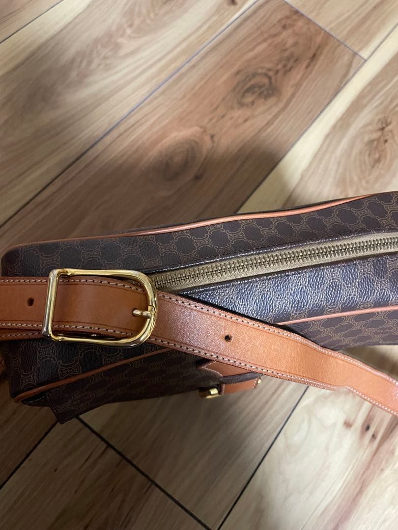 CELINE ブラウンレザーショルダーバッグ