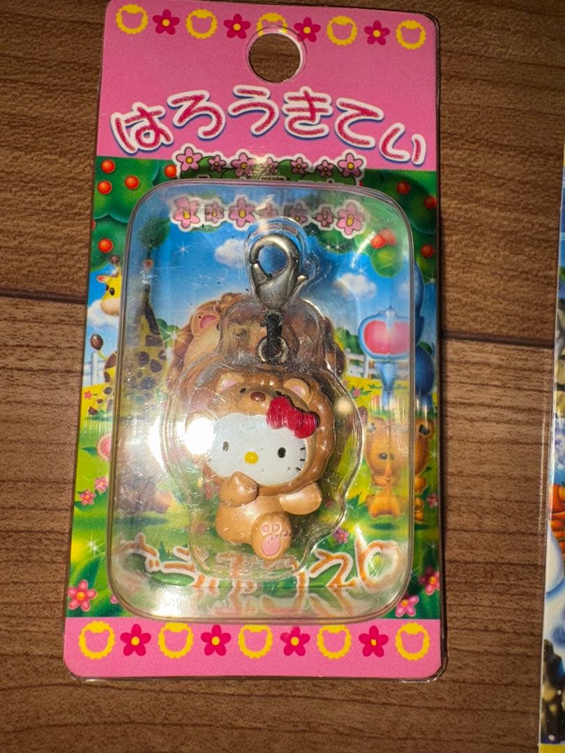 サンリオ　ご当地ハローキティ　ファスナーマスコット　根付けストラップなど32点