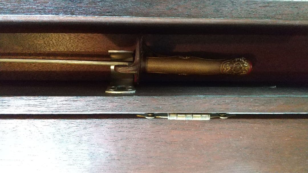 軍刀・儀礼刀サーベル(鞘無し)＋ 刀箱 (自作) ２点セット！