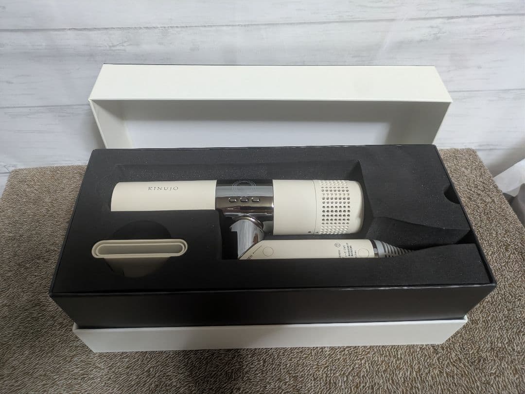 ☆新品未使用☆KINUJO 絹女　KH201 ヘアドライヤー　ホワイト