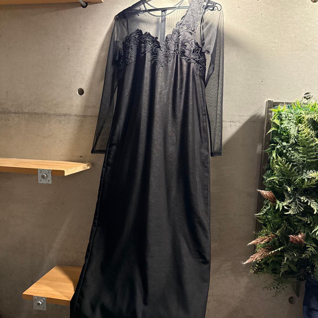 AMERI UND RENEE CUTWORK DRESS 結婚式