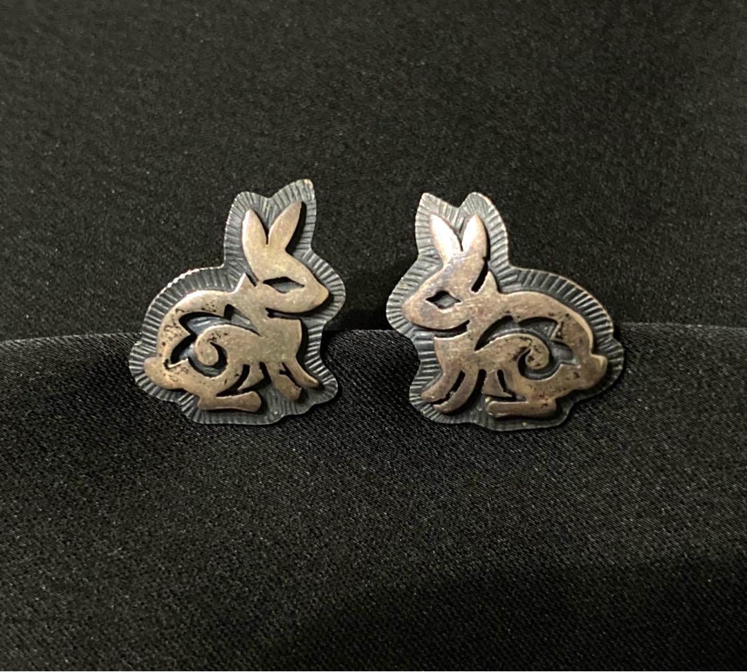 ホピ族 うさぎ インディアンジュエリー ピアス 刻印 イニシャル