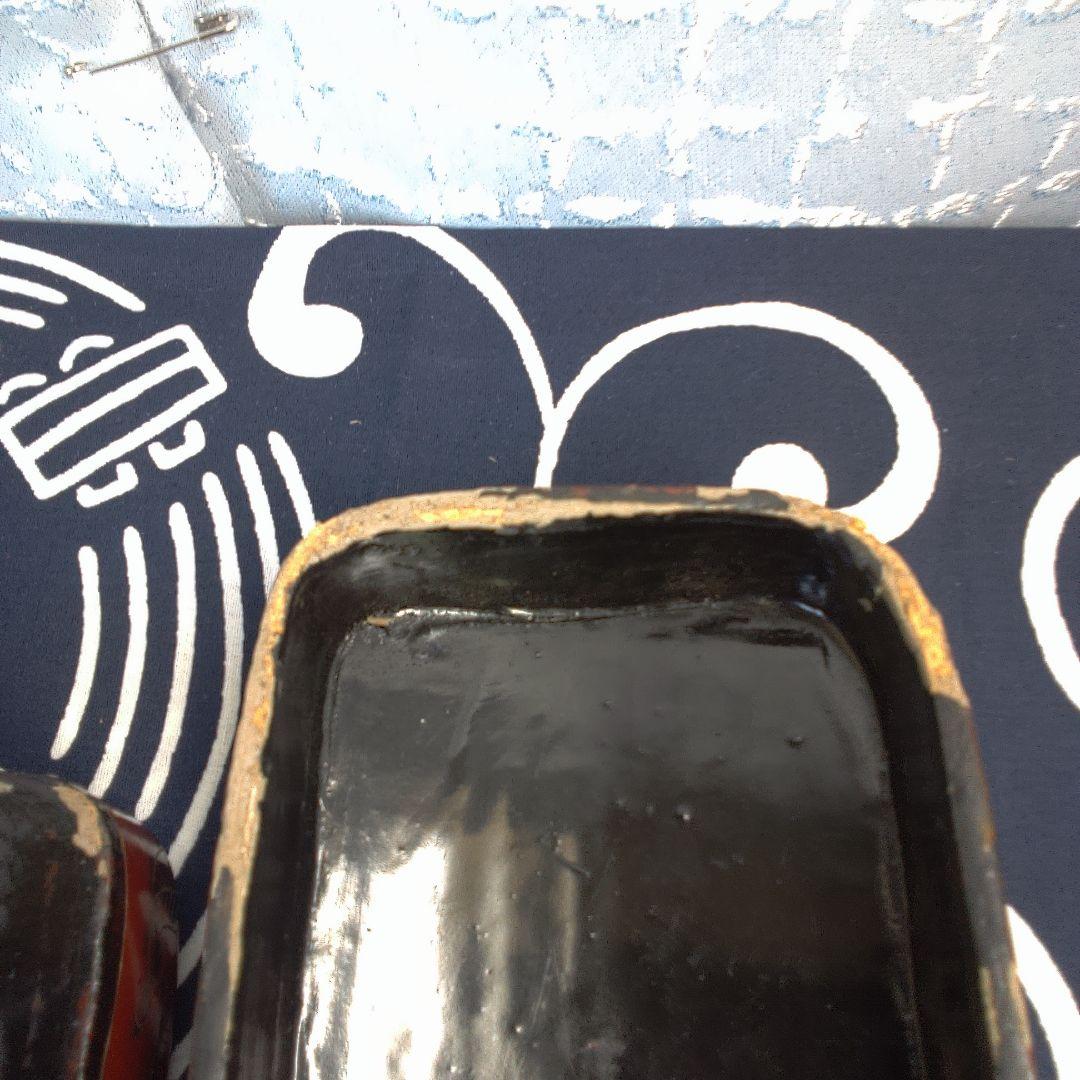 中国美術 骨董 赤い漆器 花柄 小箱イタミあります。