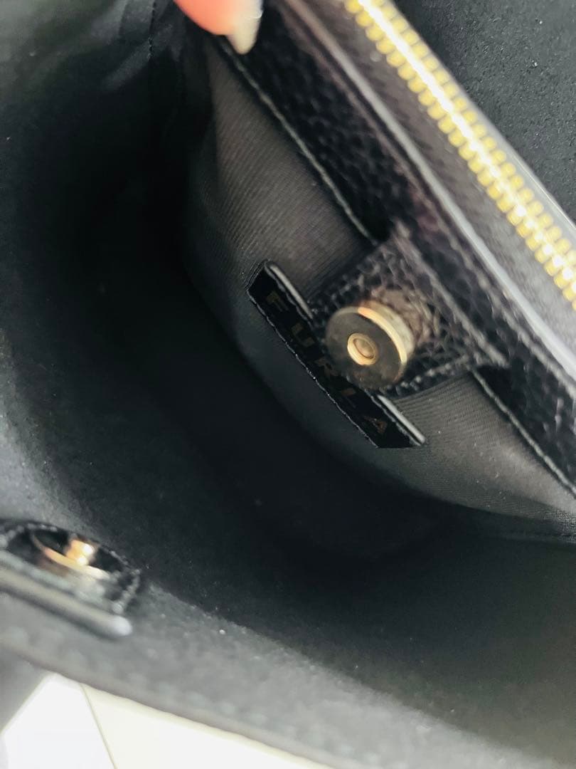 FURLA ブラック レザーバケットバッグ