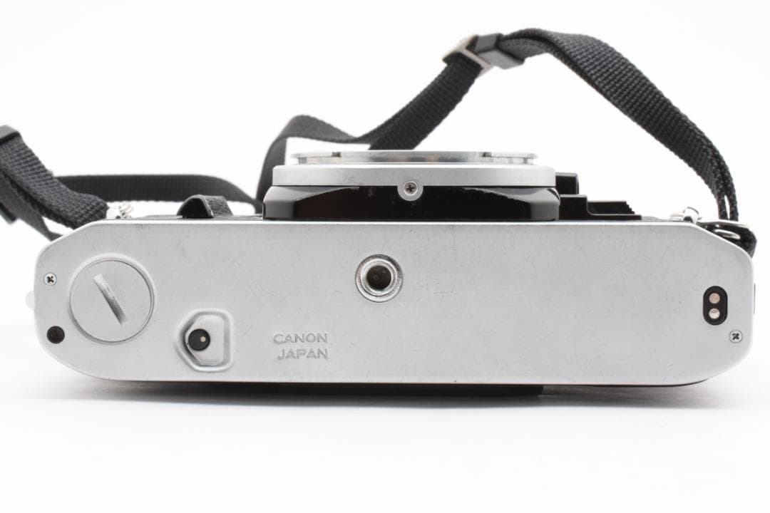 美品 CANON AE-1 シルバー フィルムカメラ モルト新品交換済 C958
