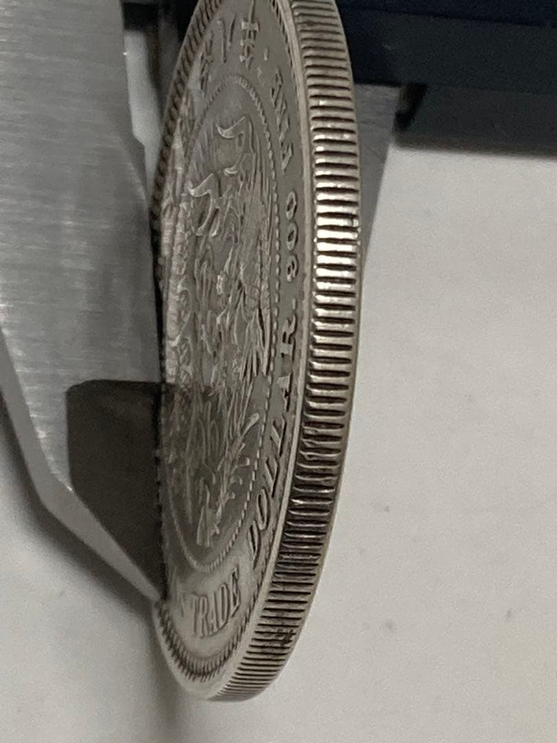 貿易銀 明治8年 菊紋・龍 約38.79㎜ 約27.13g