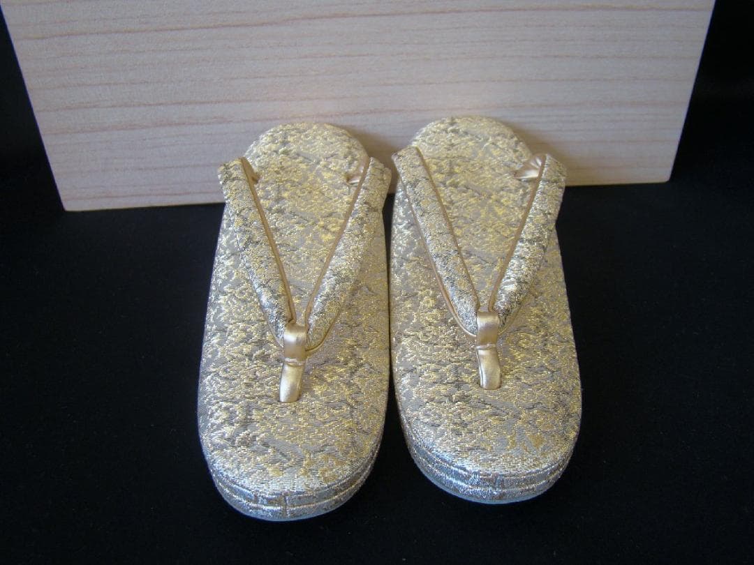 新古品 訪問着・礼装用 帯地 草履・バッグ セット Zs1002チョコ