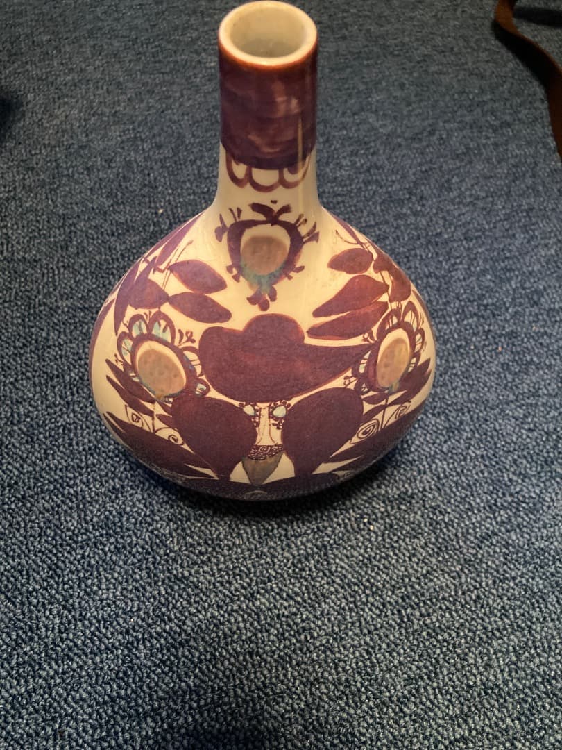 手描きの植物模様陶器花瓶