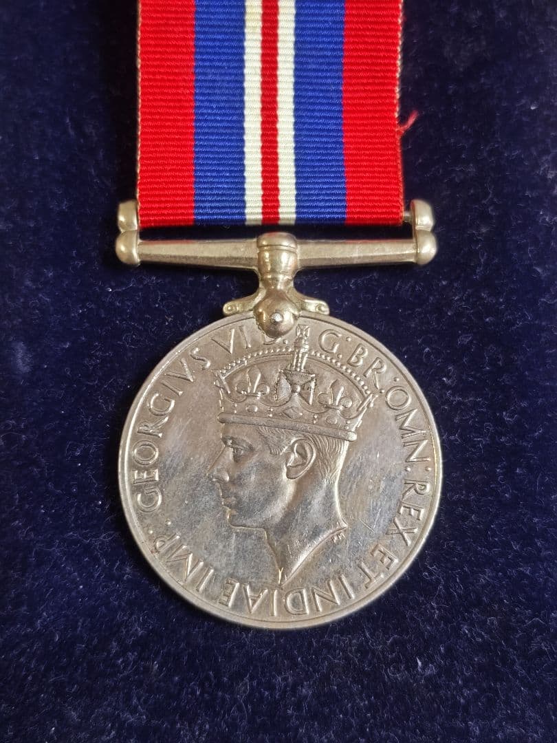 英国勲章・第二次世界大戦（1939～1945年）、刻印有、アンティーク