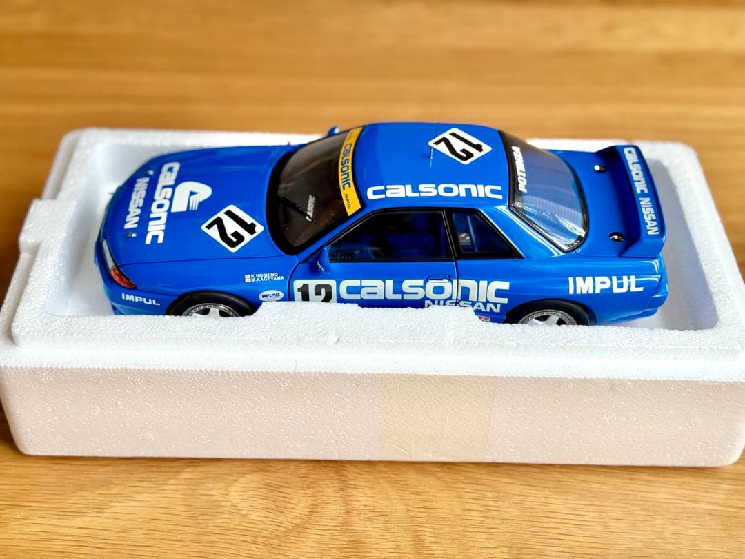 ミニカー AUTOart SKYLINE GT-R (R32) CALSONIC #12