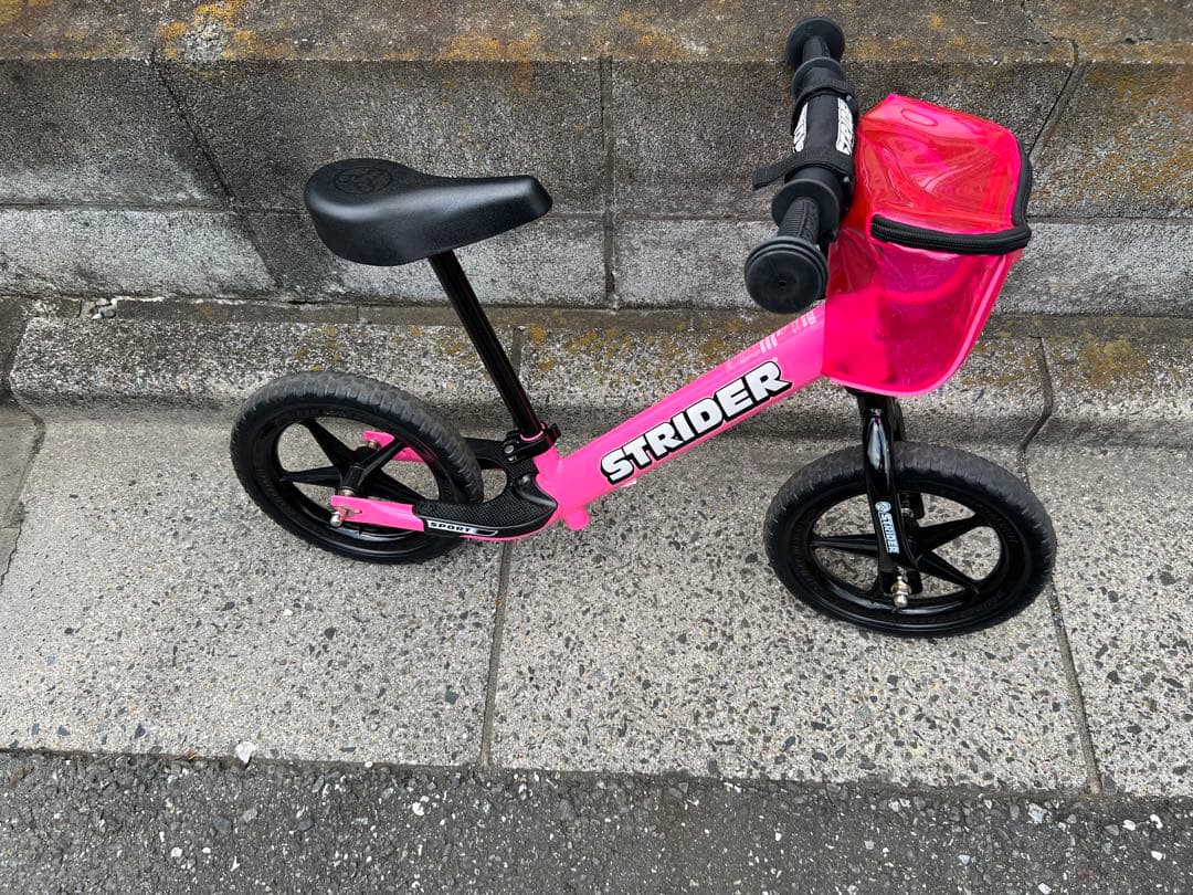 ストライダー　ピンク　12インチ　キックバイク　トレジャーバッグ付