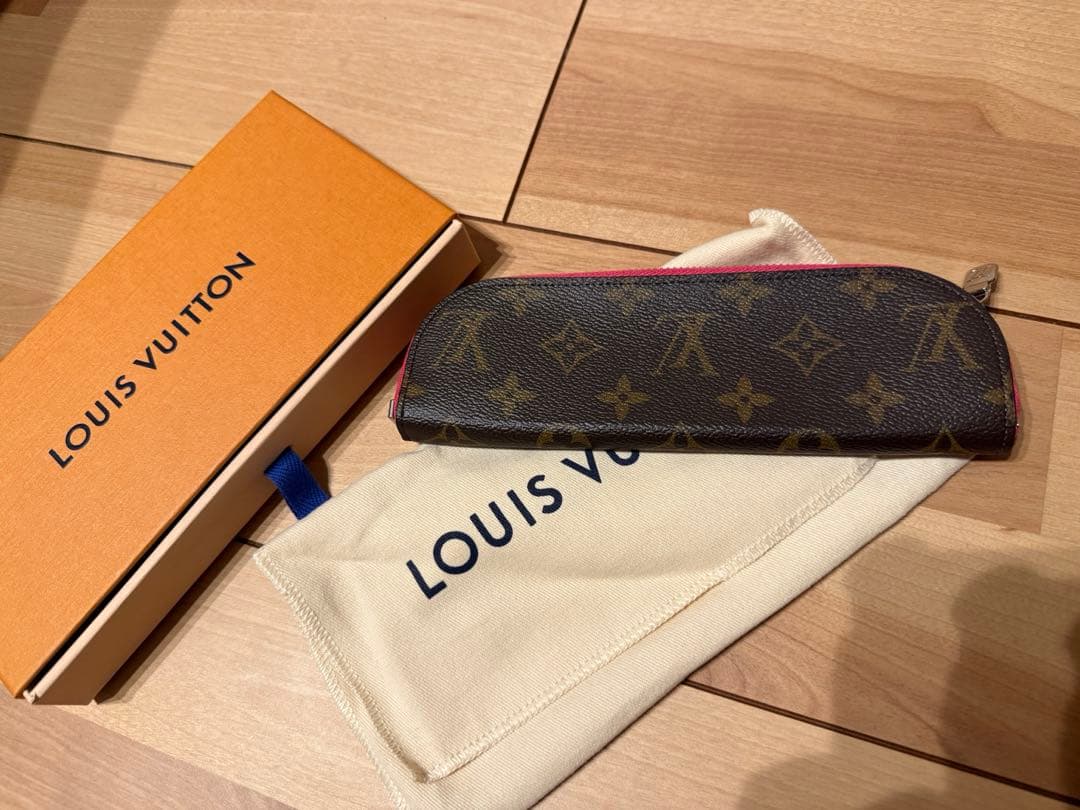 新品未使用★LOUIS VUITTON ペンケース★ピンク Louis Vuitton_ペンホルダー；贈り物にも最適！ (Louis Vuitton/ペン