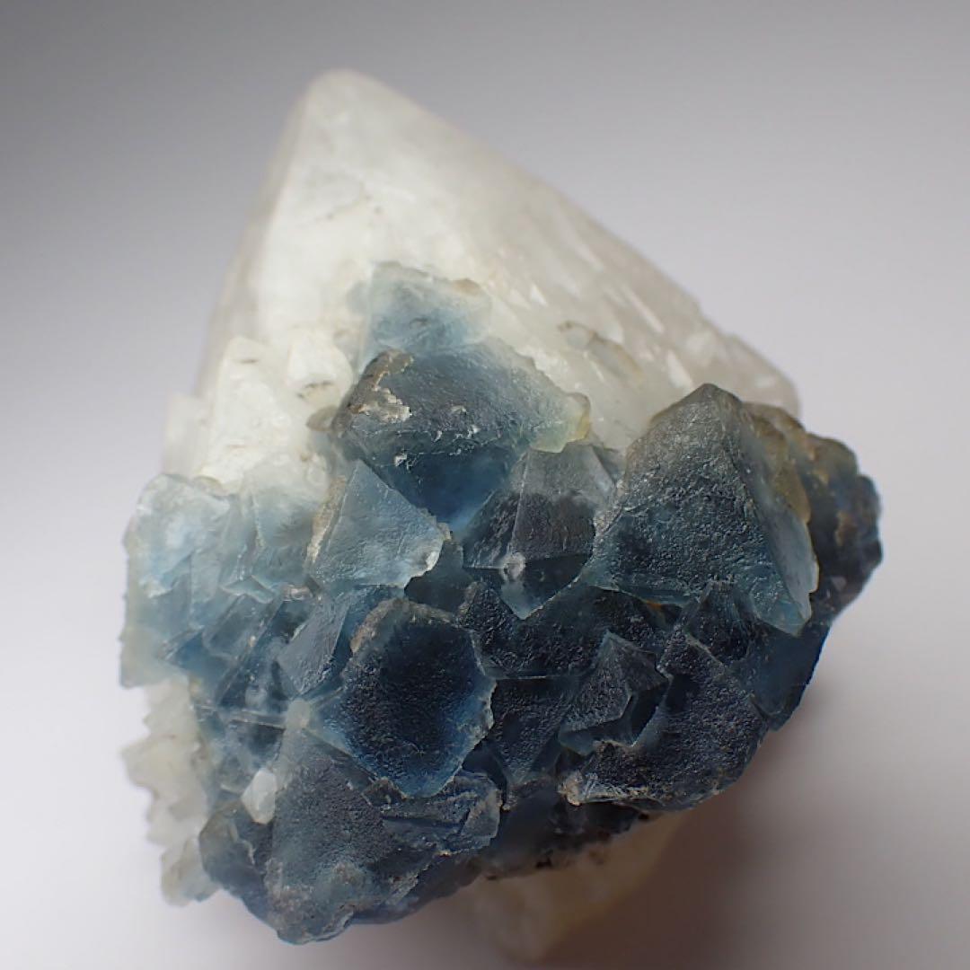 中国/内モンゴル産】ブルーフローライトwithクォーツ