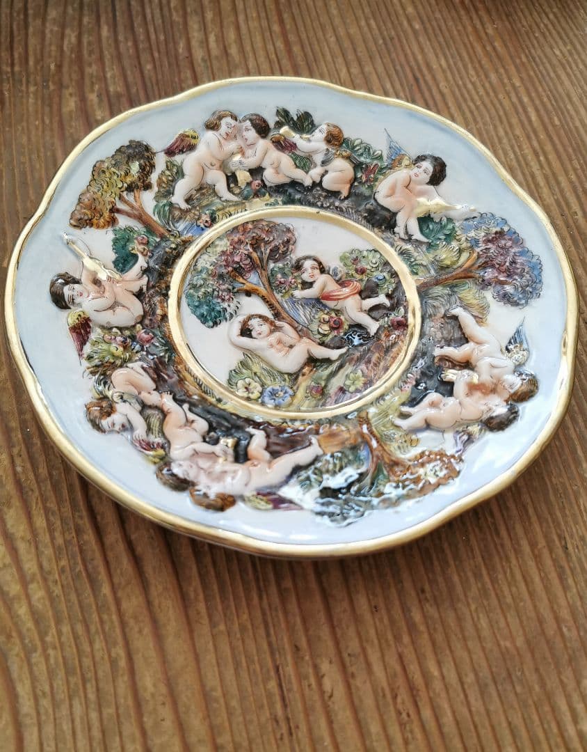 アンティーク イタリア カポデモンテ ハンドペイント エンボス装飾絵皿 天使子供