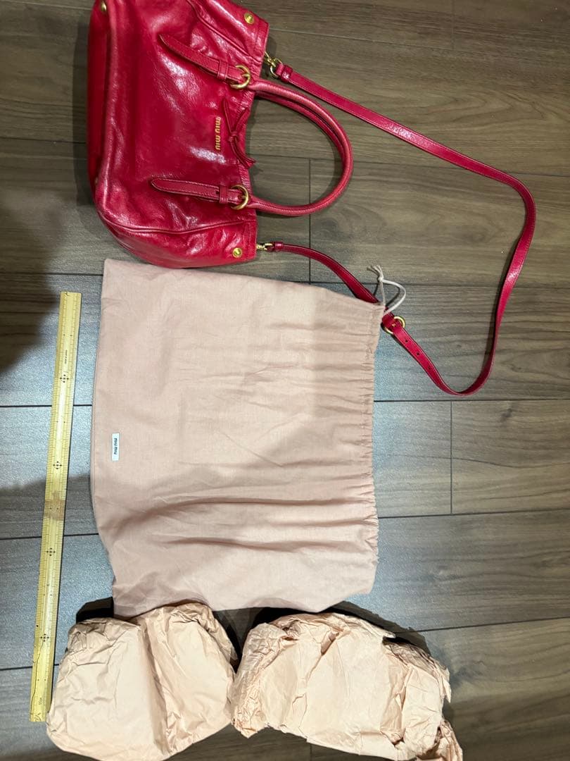 Miu Miu 赤 レザー ショルダーバッグ