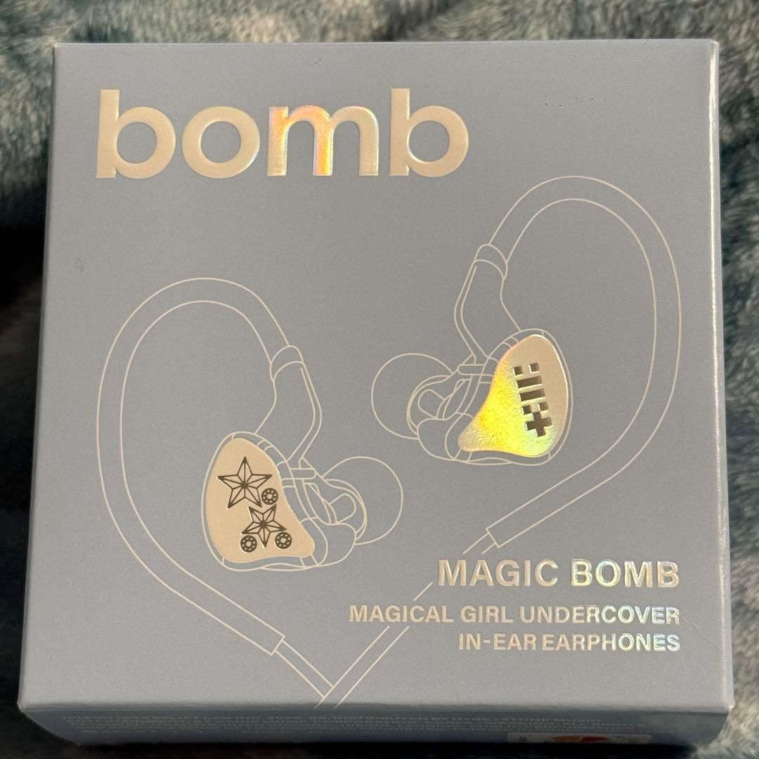 ILLIT BOMB MERCHver イヤモニ風イヤホン　未使用 ILLIT 3rd bomb アイリット イヤモニ風 イヤホン Merch Ver.) ILLIT