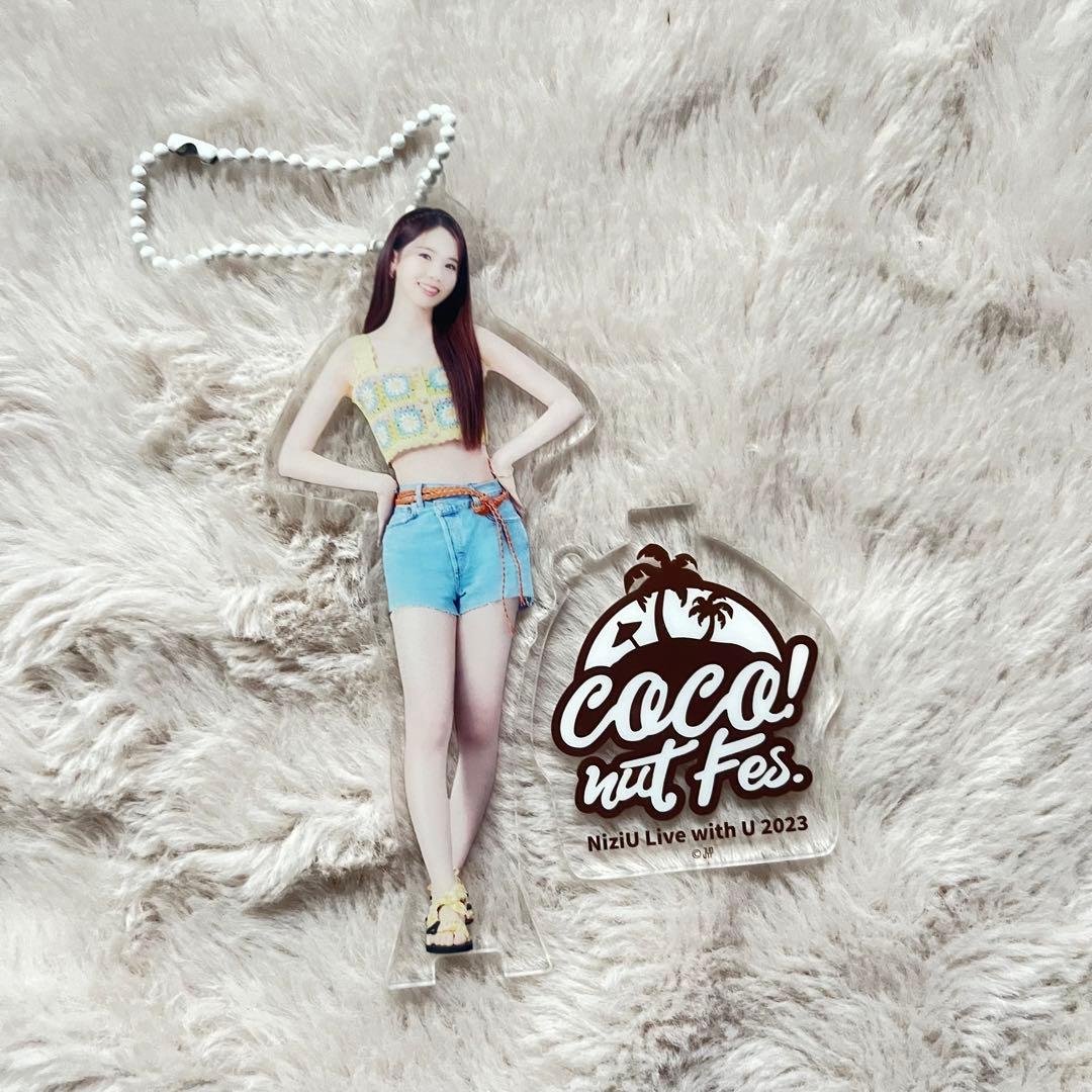 NiziU アヤカ ココナッツ アクスタ キーホルダー - メルカリ