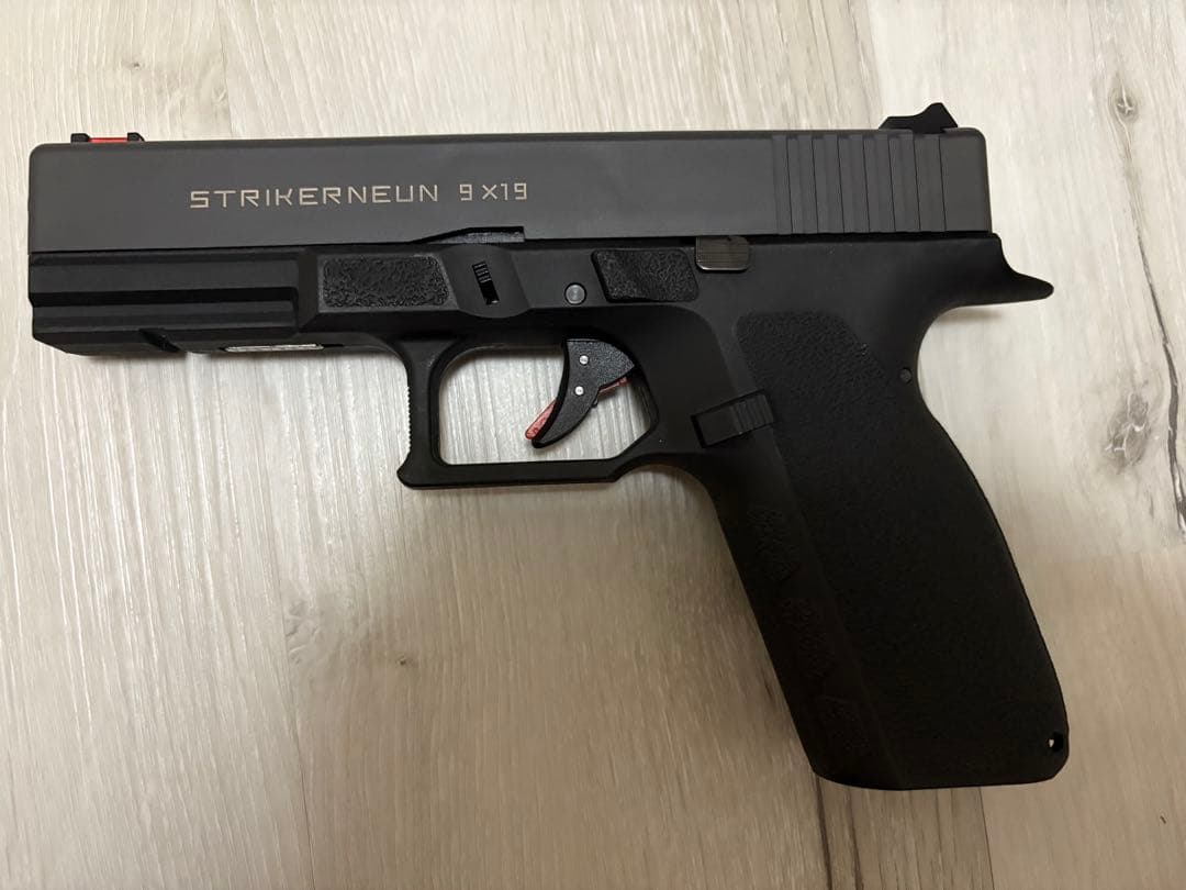 Carbon8 STRIKER9 NEUN CO2ガスガン