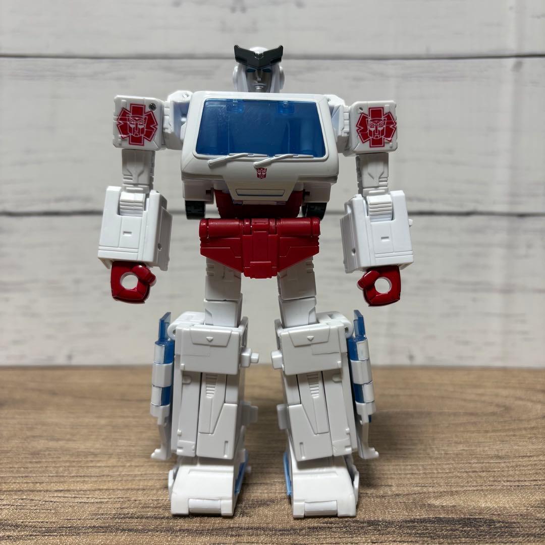 SS-117 ラチェット トランスフォーマー スタジオシリーズ