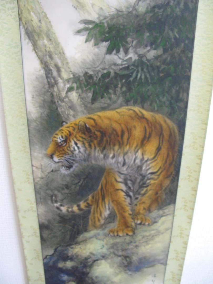 未使用　山嶽之虎図　掛軸　表装　新品仕立て　　掛け軸　肉筆　猛虎