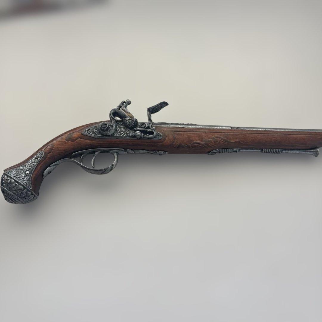 モデルガン 木製 金属製 精緻な彫刻