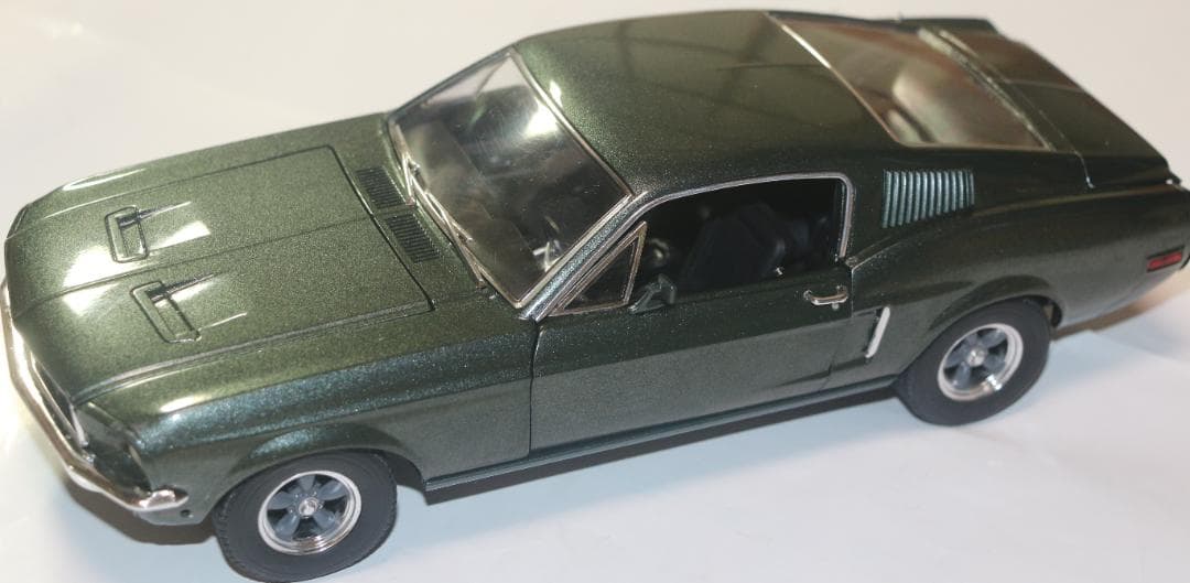 フォード　ムスタングＧＴ　１／１８（映画ブリットのマックィーン使用車と同型です）