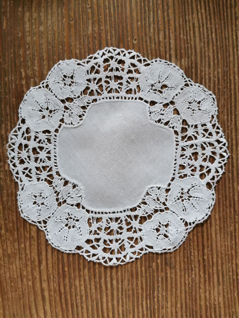 アンティークイタリア 女神と犬のフィレレース レティセラプント刺繍