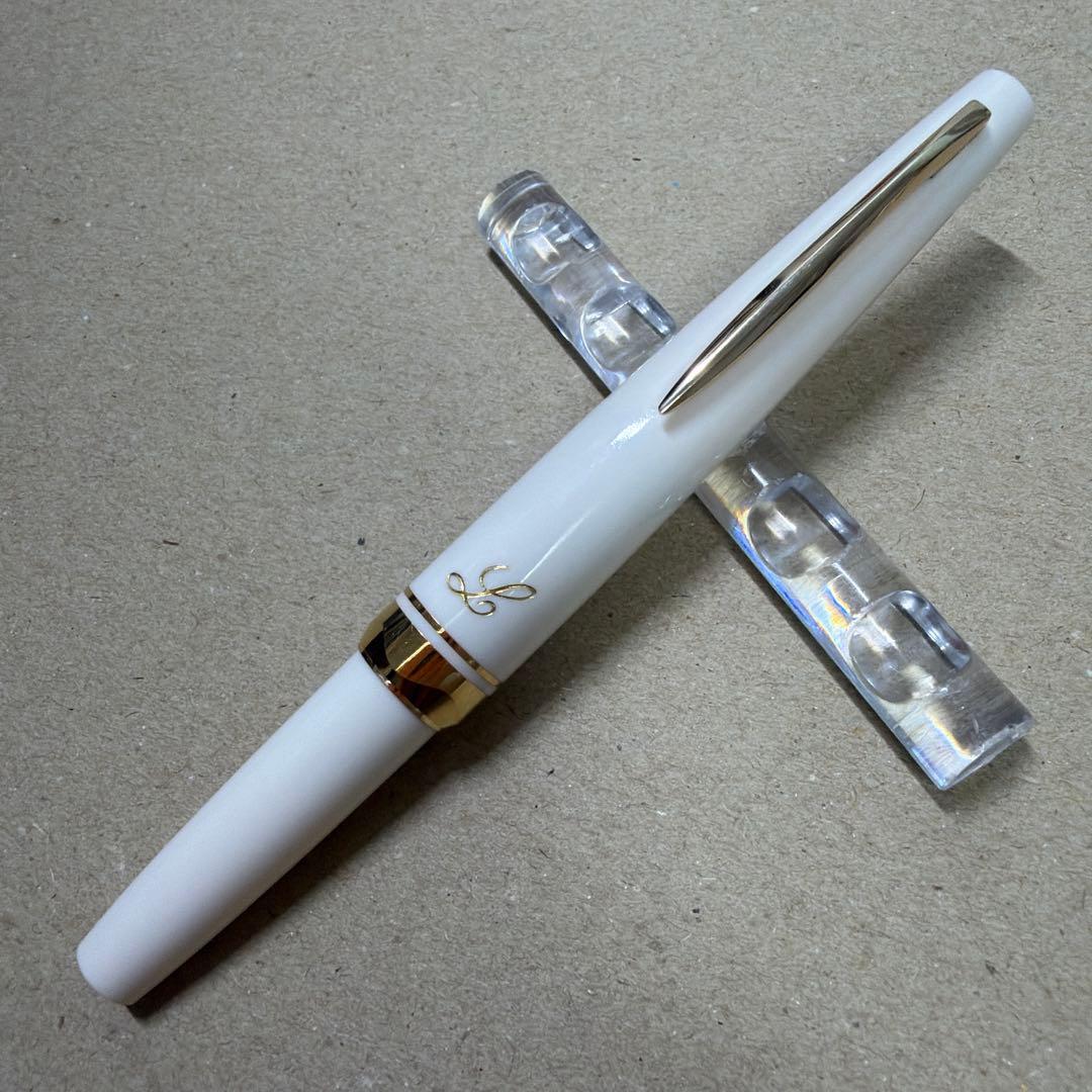廃盤 PILOT パイロット Lady レディ 万年筆 18k F ホワイト - メルカリ