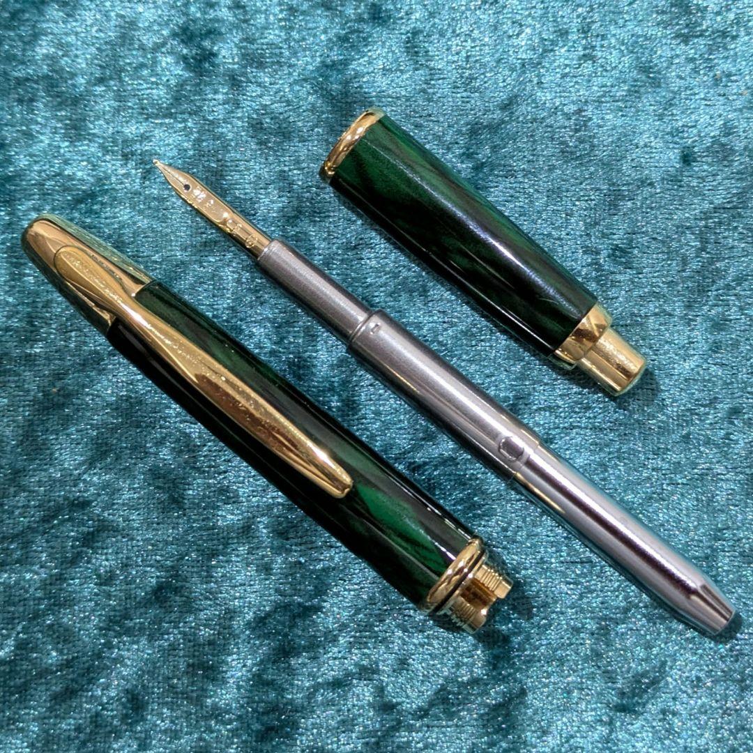 PILOT キャップレス　緑　M中字