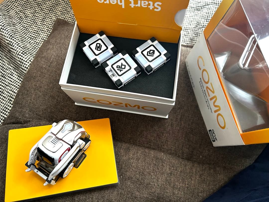 Anki Cozmo ロボット型おもちゃ