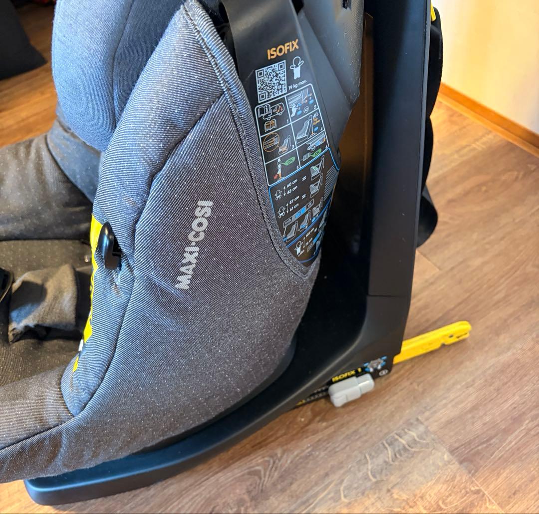 マシキコシ　Maxi-Cosi AxissFix Plus グレー